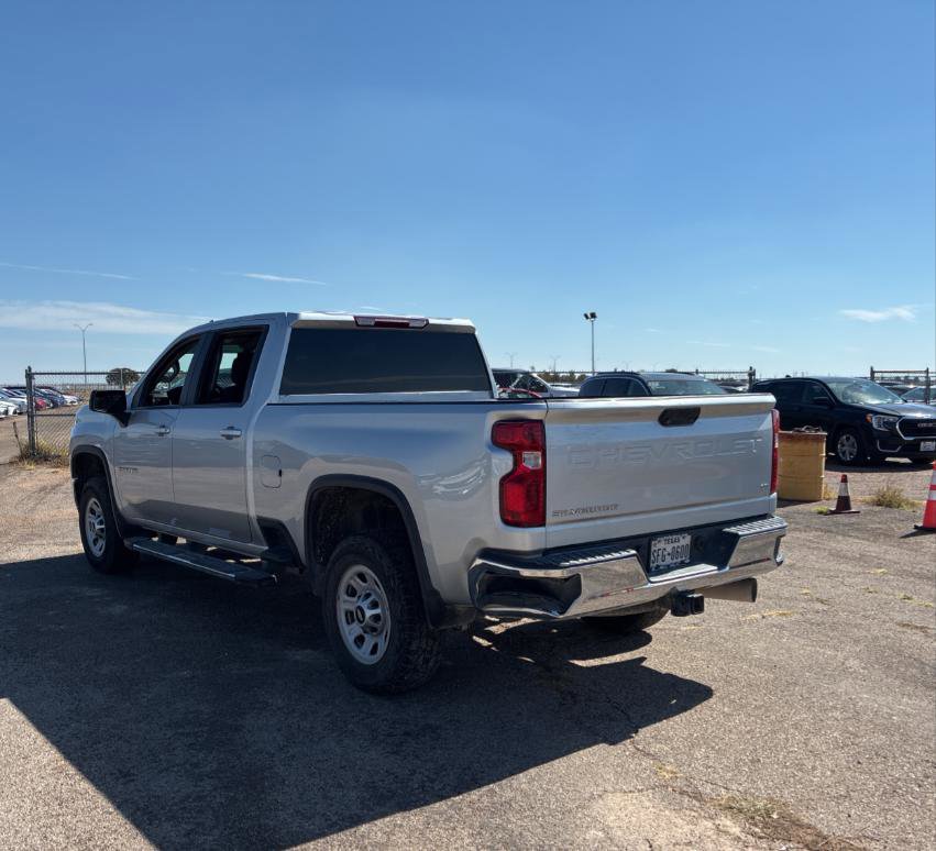 Used 2022 Chevrolet Silverado 2500 LT w/ Convenience Package image 4