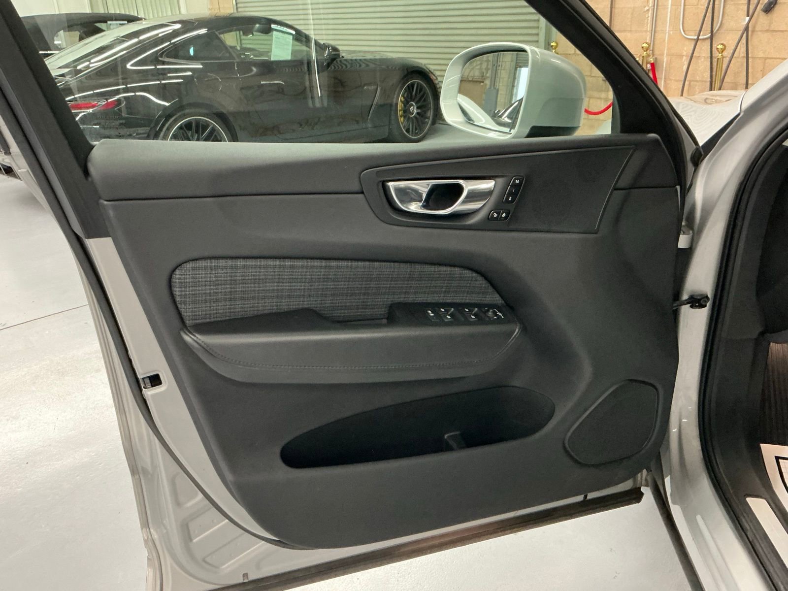 Used 2022 Volvo XC60 T8 Inscription Expression image 11