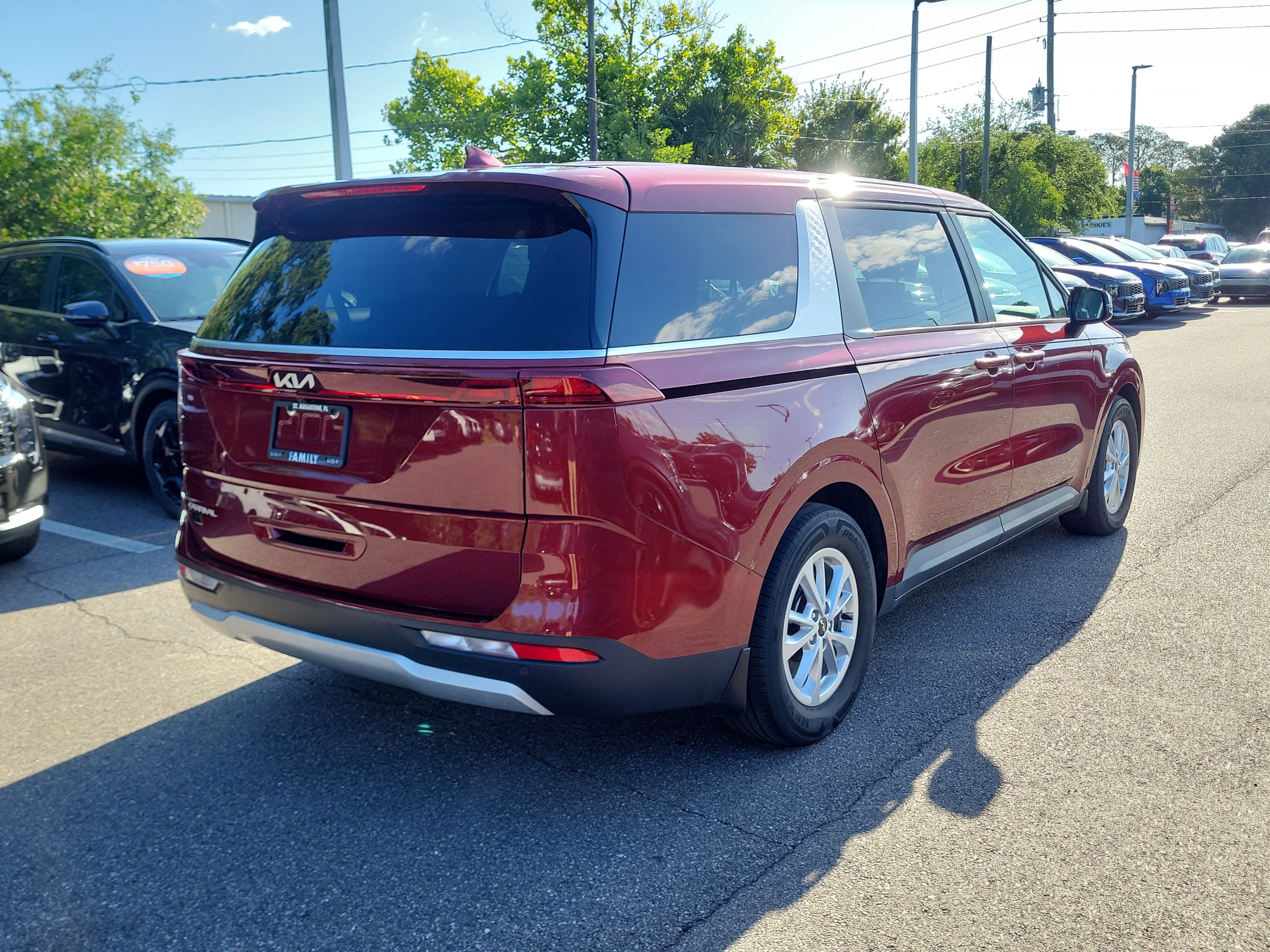 Used 2024 Kia Carnival LX FWD image 6