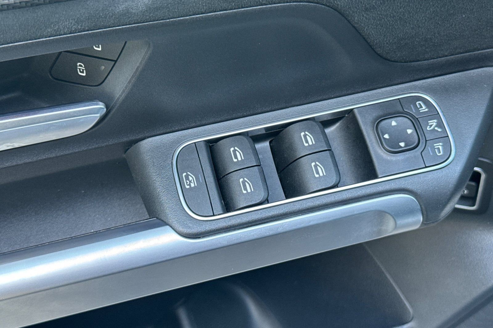 Certified 2023 Mercedes-Benz GLB 250 image 12
