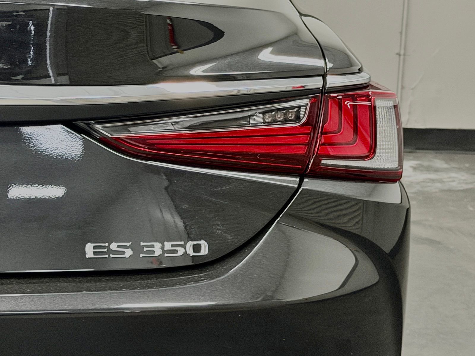 Used 2025 Lexus ES 350 w/ Accessory Package (Z1) image 14