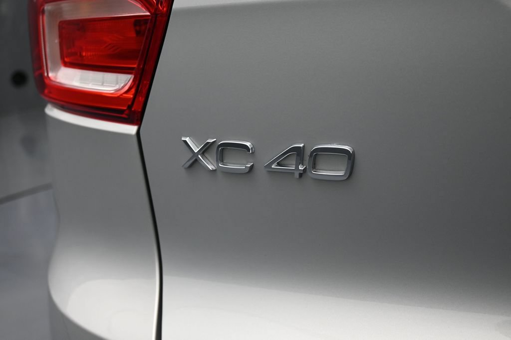 Used 2023 Volvo XC40 B5 Plus w/ Driver Assist Package AWD/4WD image 14