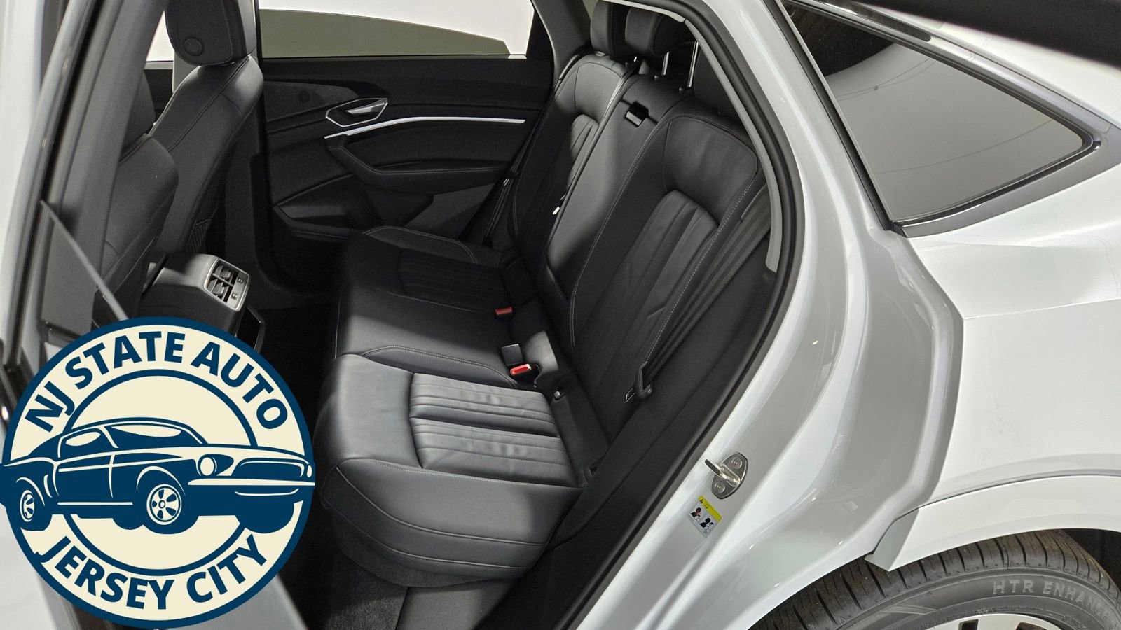 Used 2022 Audi e-tron Premium w/ Convenience Plus Package image 31