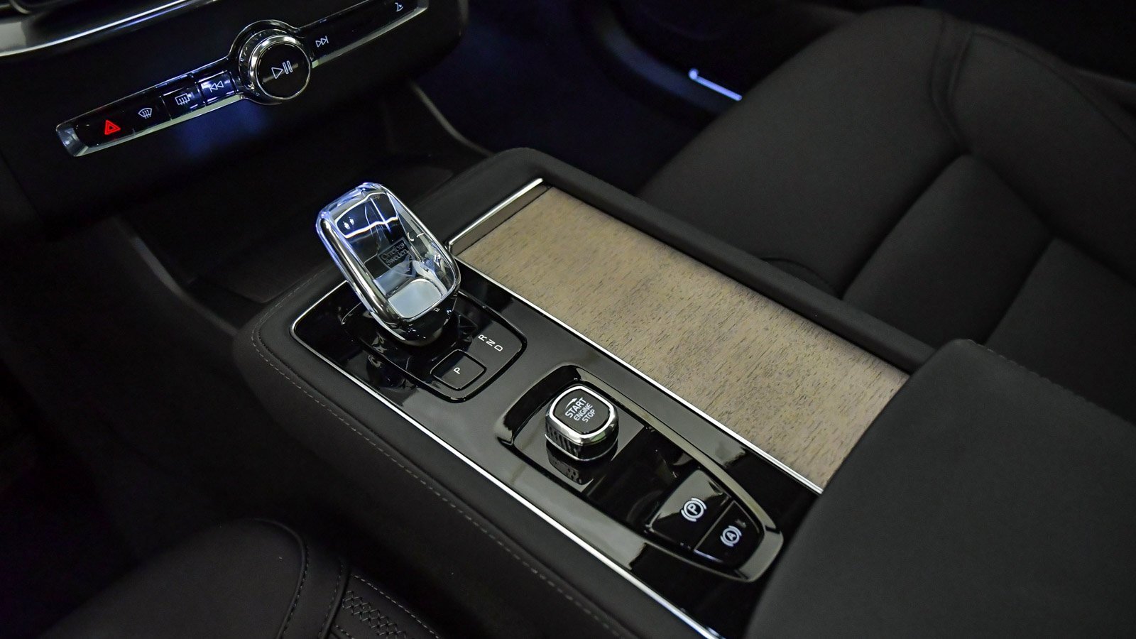 Certified 2025 Volvo XC90 T8 Plus w/ Protection Package Premier image 26