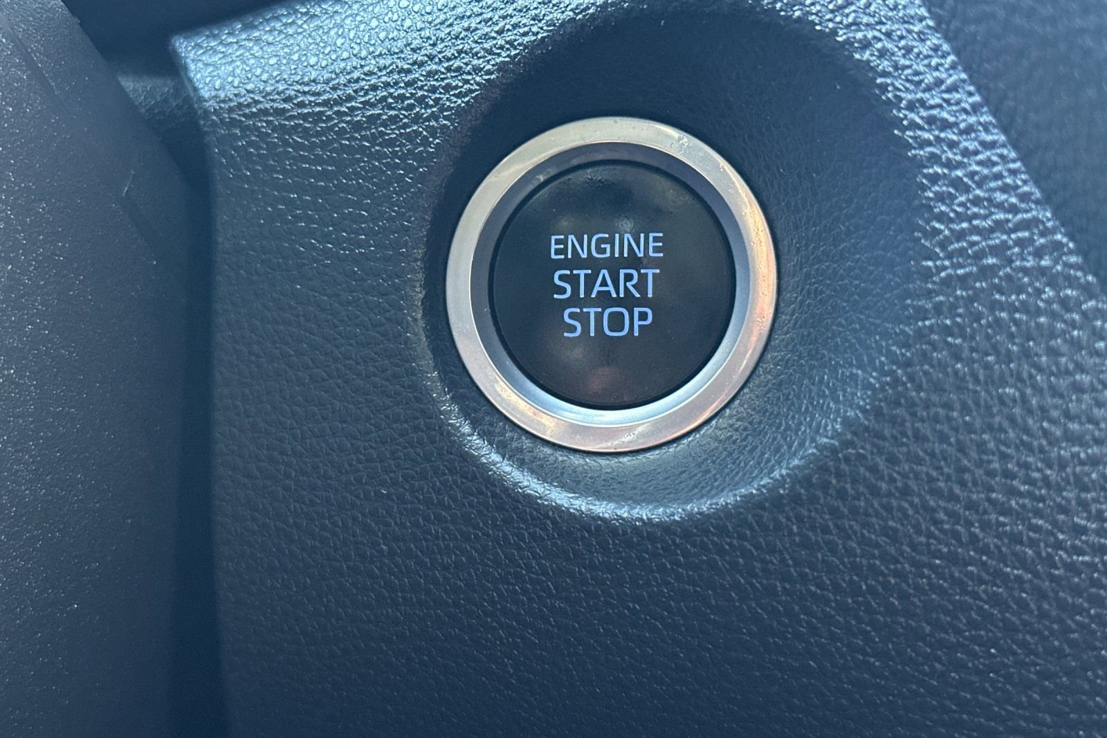 Used 2022 Toyota Corolla Cross XLE image 22