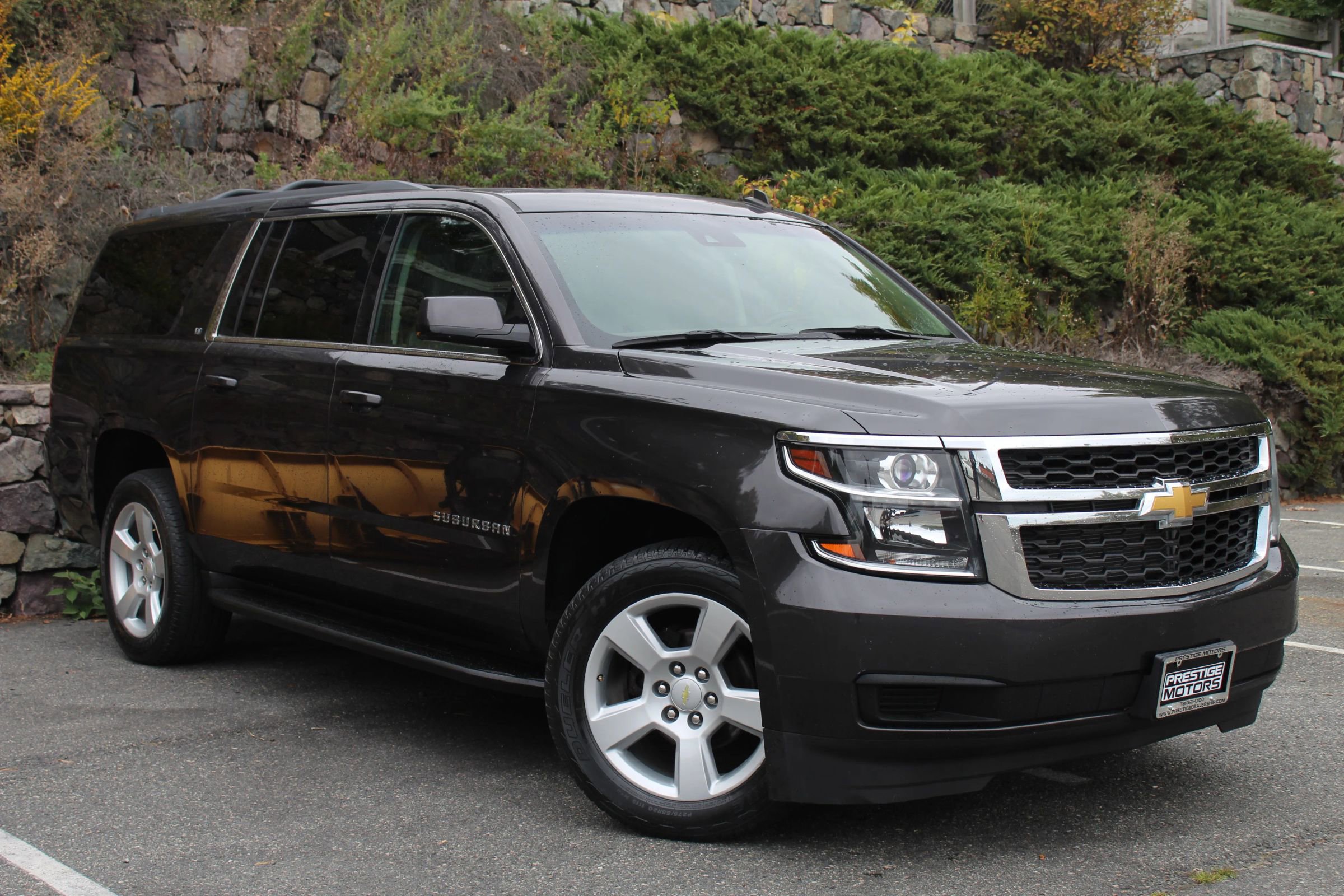 Used 2015 Chevrolet Suburban LT image 4
