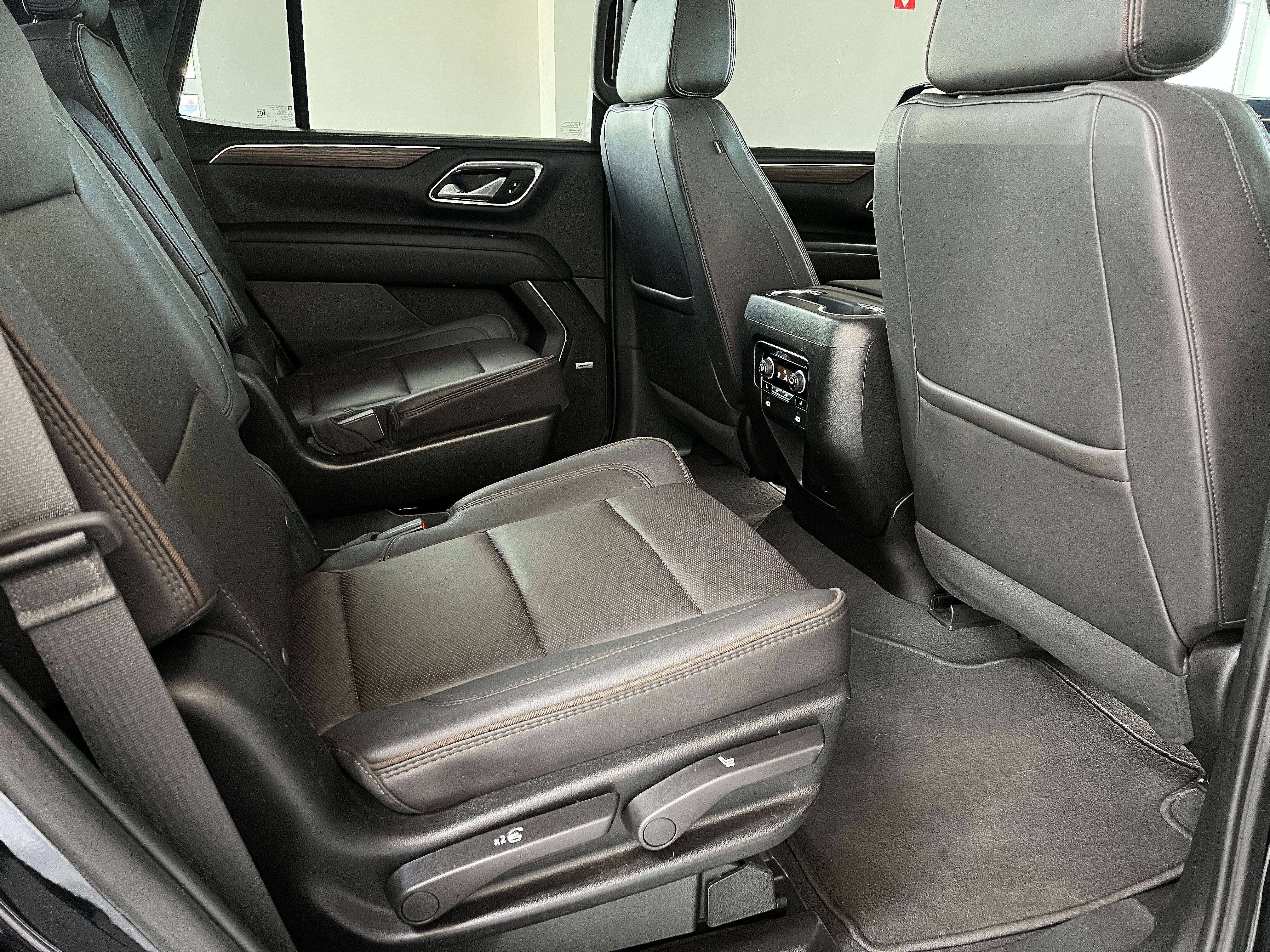 Used 2023 Chevrolet Tahoe High Country AWD/4WD image 27