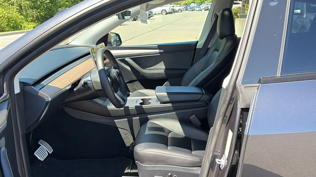 Used 2024 Tesla Model Y Performance AWD/4WD image 10
