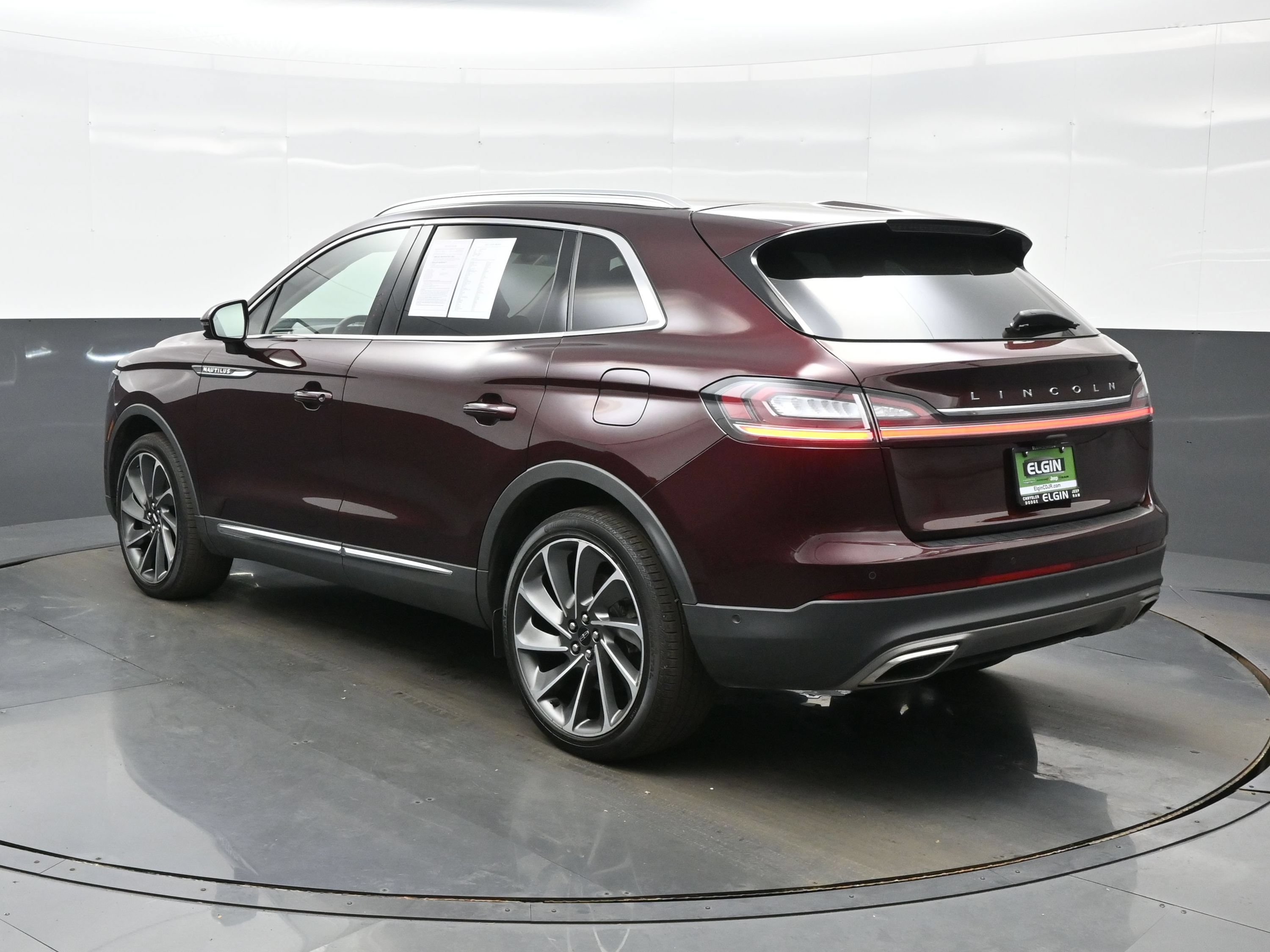 Used 2023 Lincoln Nautilus Reserve w/ Equipment Group 202A AWD/4WD image 4