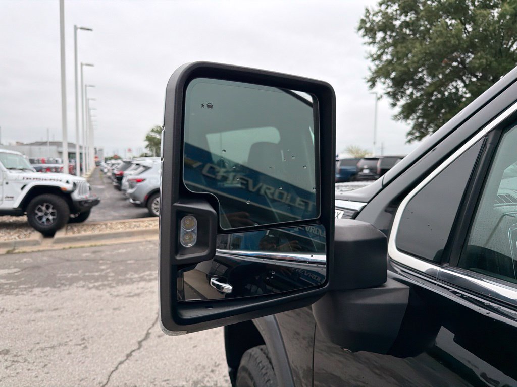 Used 2022 GMC Sierra 3500 Denali AWD/4WD image 13