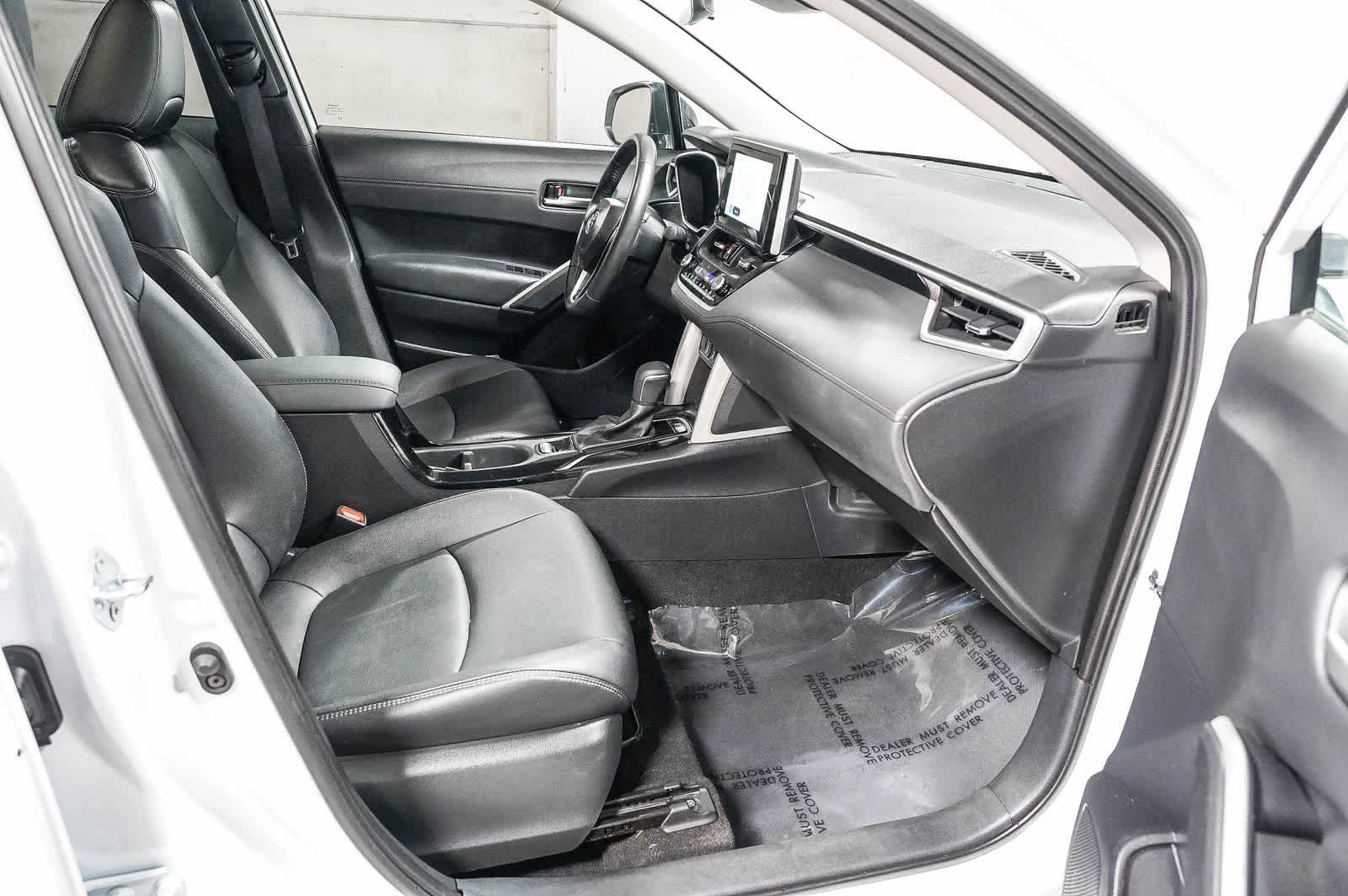 Used 2025 Toyota Corolla Cross XLE w/ Convenience Package FWD image 17