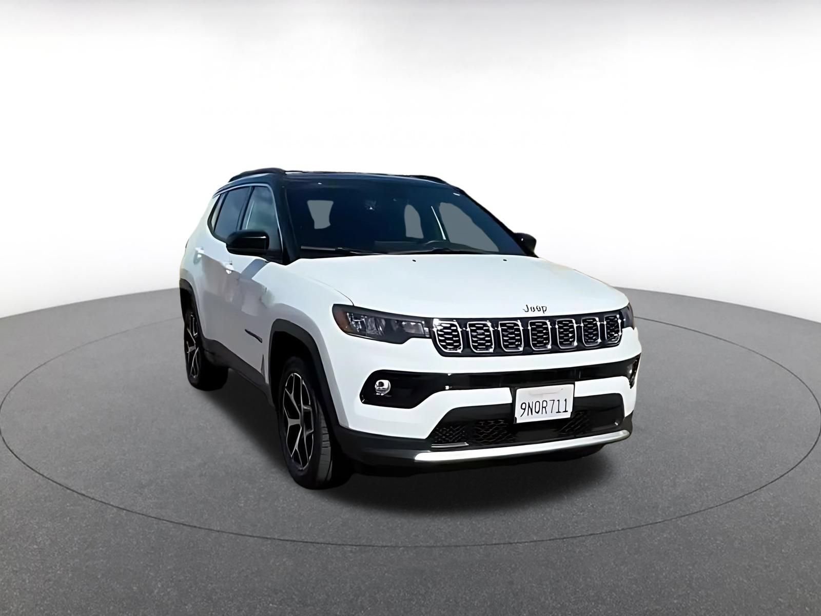 Used 2025 Jeep Compass Limited AWD/4WD image 3