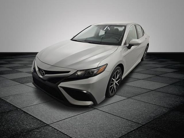 Used 2021 Toyota Camry SE w/ Cold Weather Package AWD/4WD image 3