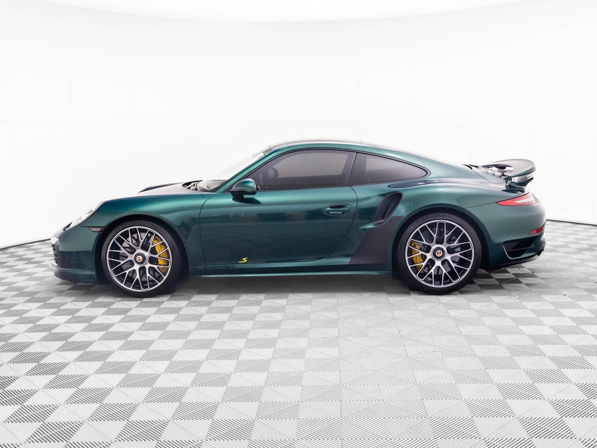 Used 2015 Porsche 911 Turbo S AWD/4WD image 2