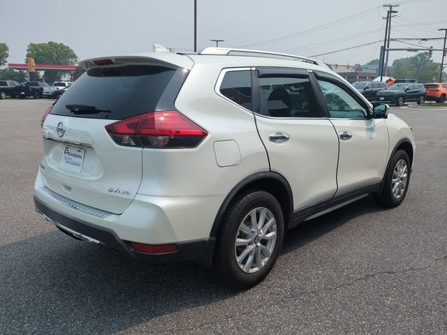 Used 2017 Nissan Rogue SV w/ SV Premium Package AWD/4WD image 4