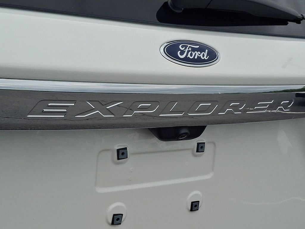 Certified 2023 Ford Explorer XLT w/ Equipment Group 202A AWD/4WD image 33