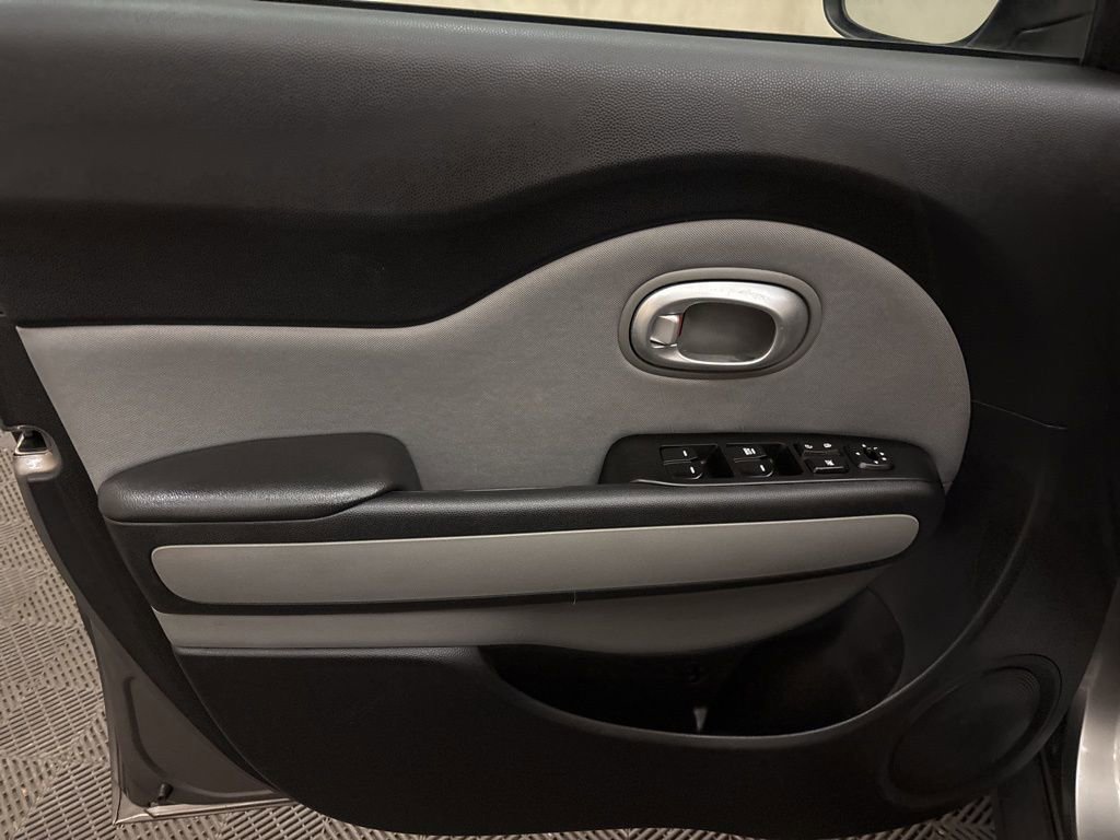 Used 2016 Kia Soul image 11