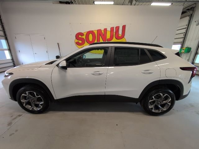 New 2026 Chevrolet Trax LT w/ LT Convenience Package FWD image 2