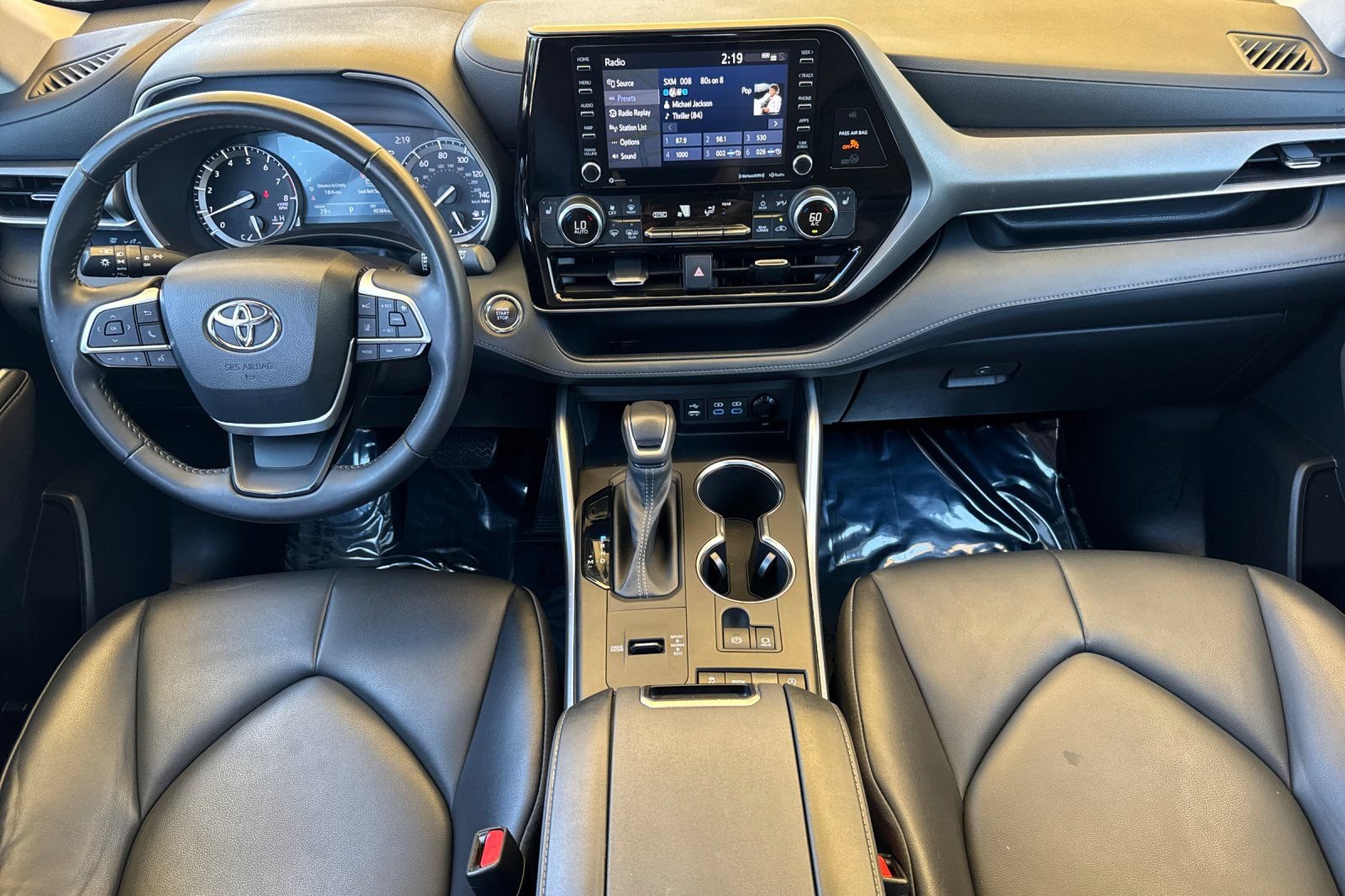 Used 2022 Toyota Highlander XLE FWD image 16