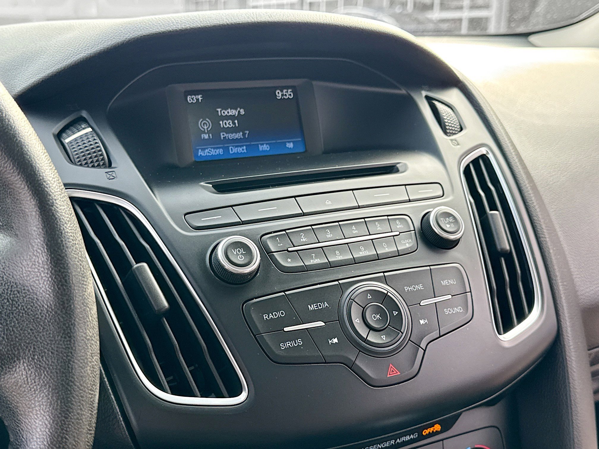 Used 2015 Ford Focus SE w/ Equipment Group 201A image 9