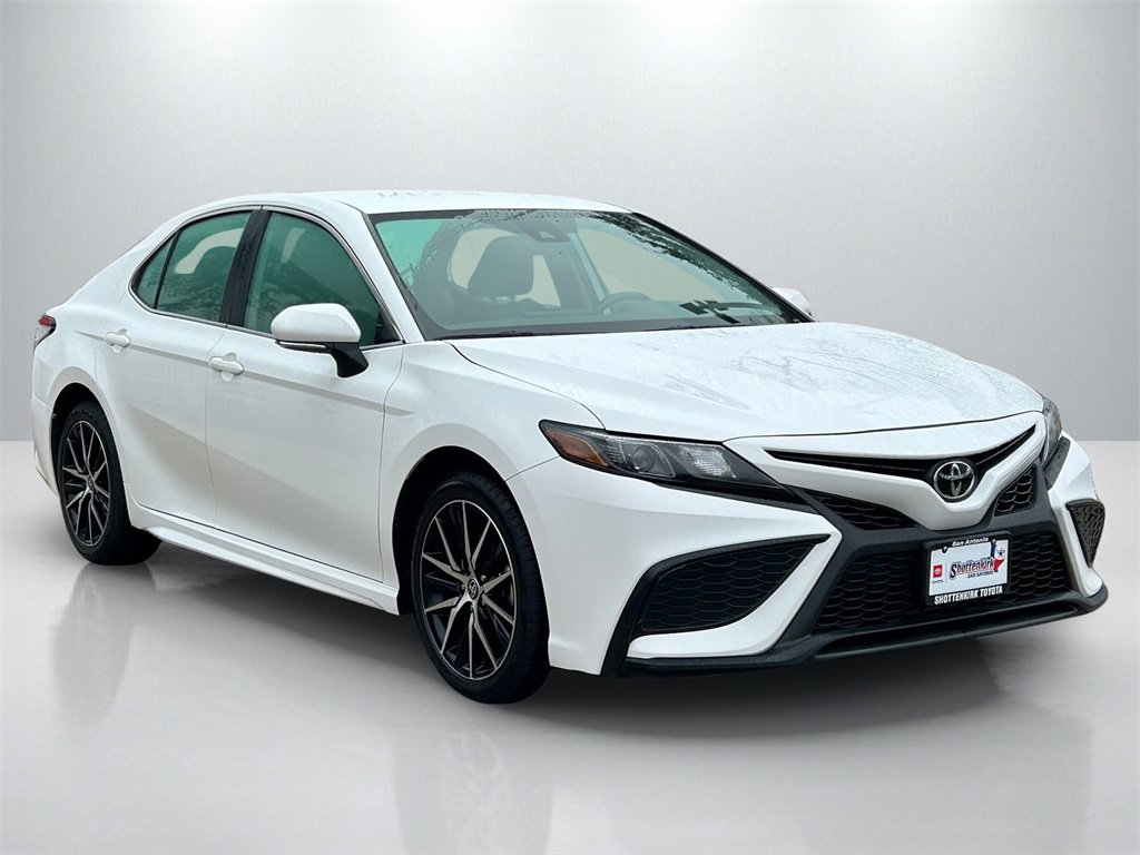 Certified 2024 Toyota Camry SE image 3