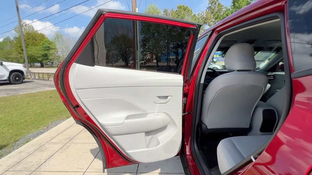 Certified 2025 Hyundai Kona SE image 38