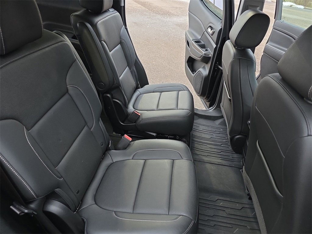 Certified 2023 GMC Acadia SLT w/ Preferred Package image 11