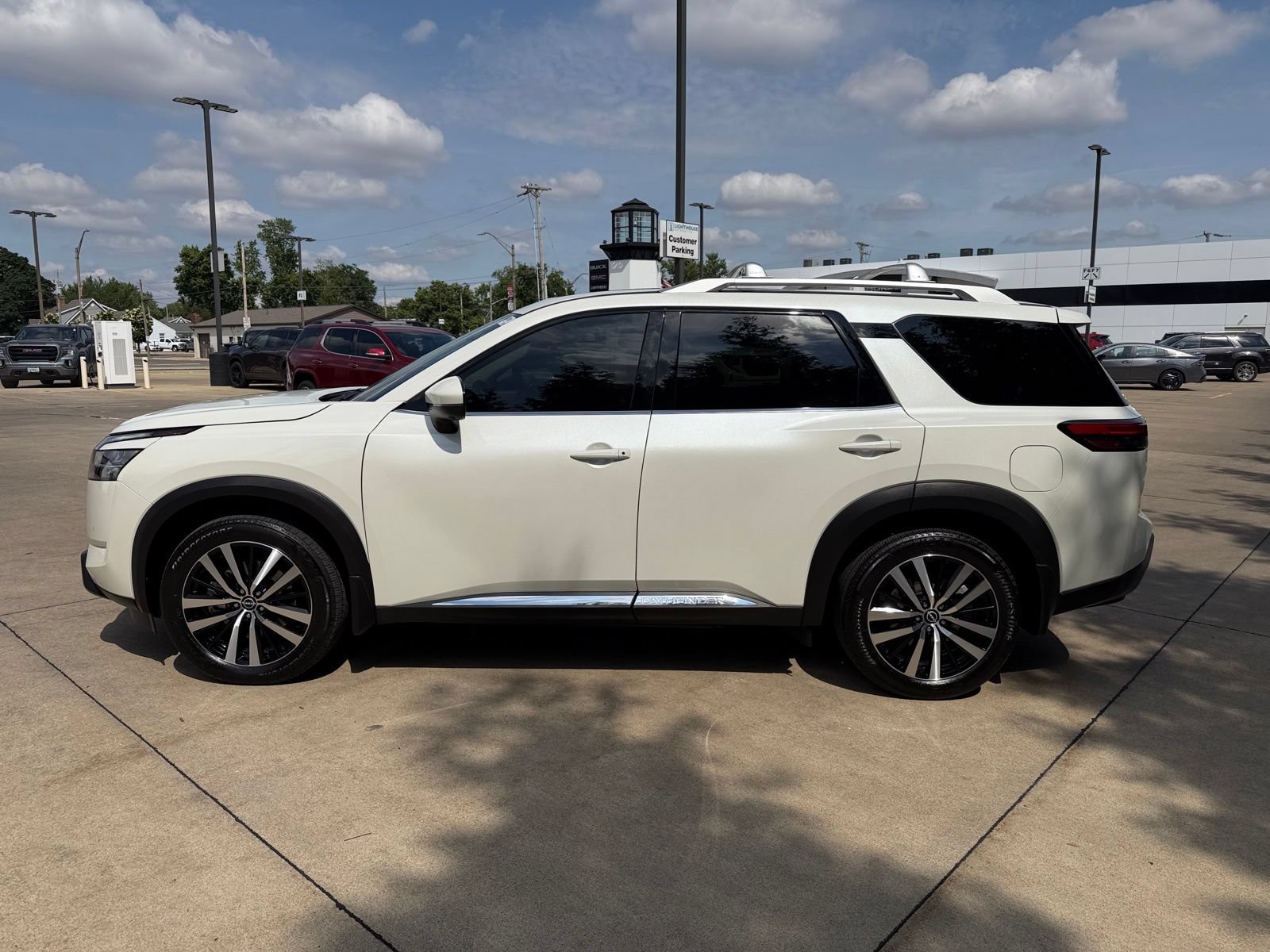 Used 2024 Nissan Pathfinder Platinum AWD/4WD image 8