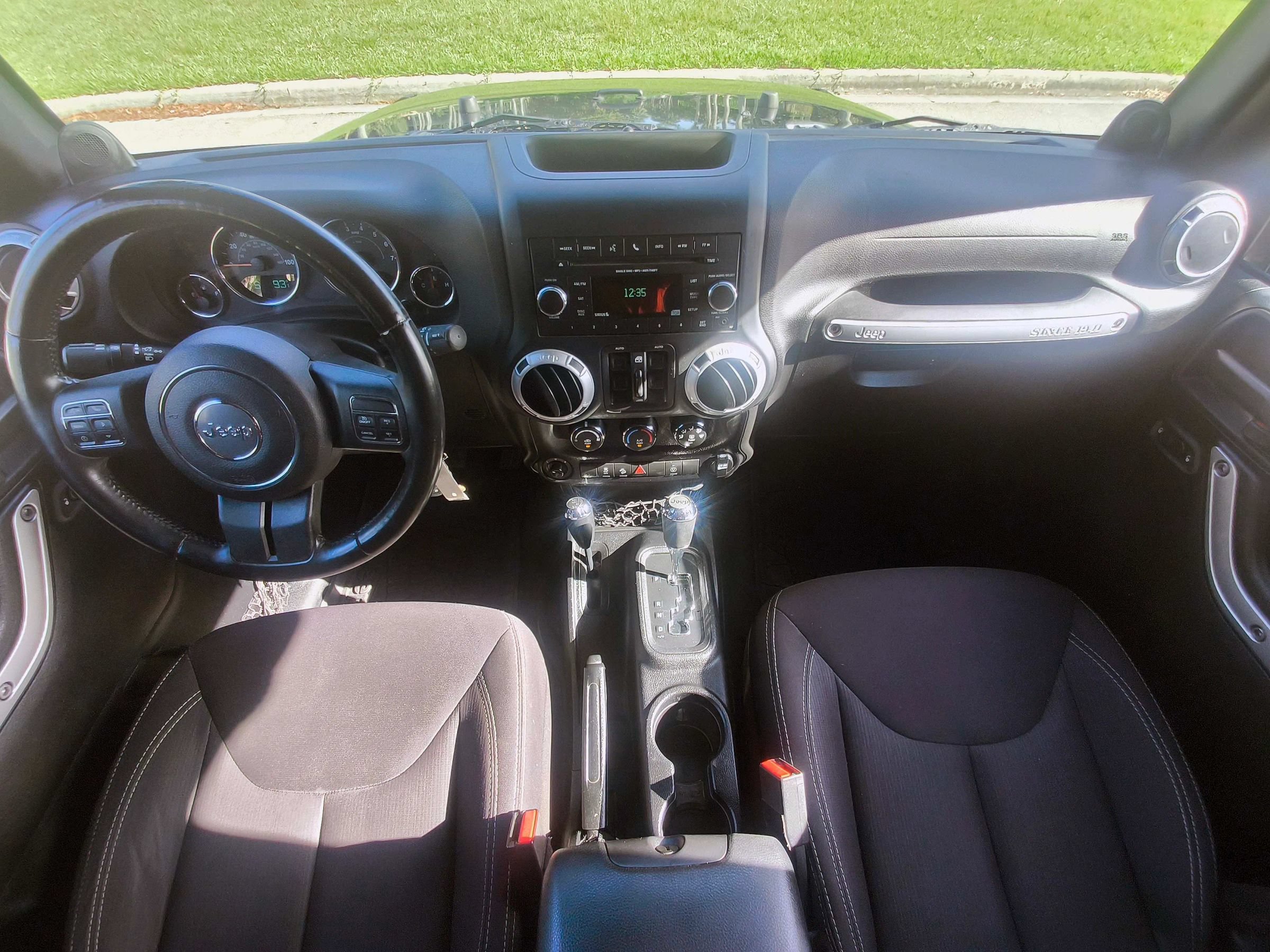 Used 2014 Jeep Wrangler Unlimited Rubicon w/ Connectivity Group AWD/4WD image 24