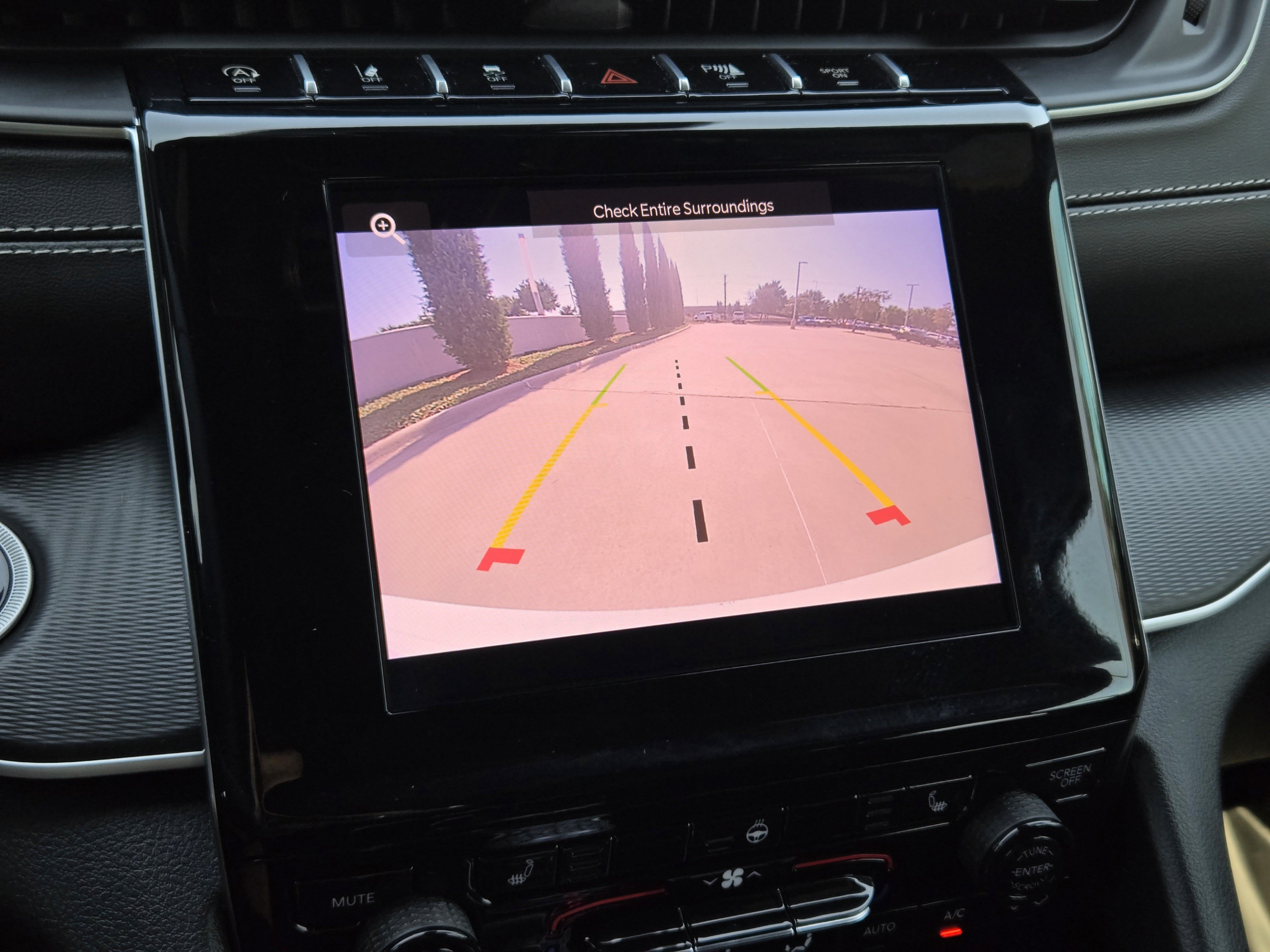Used 2025 Jeep Grand Cherokee Altitude AWD/4WD image 14