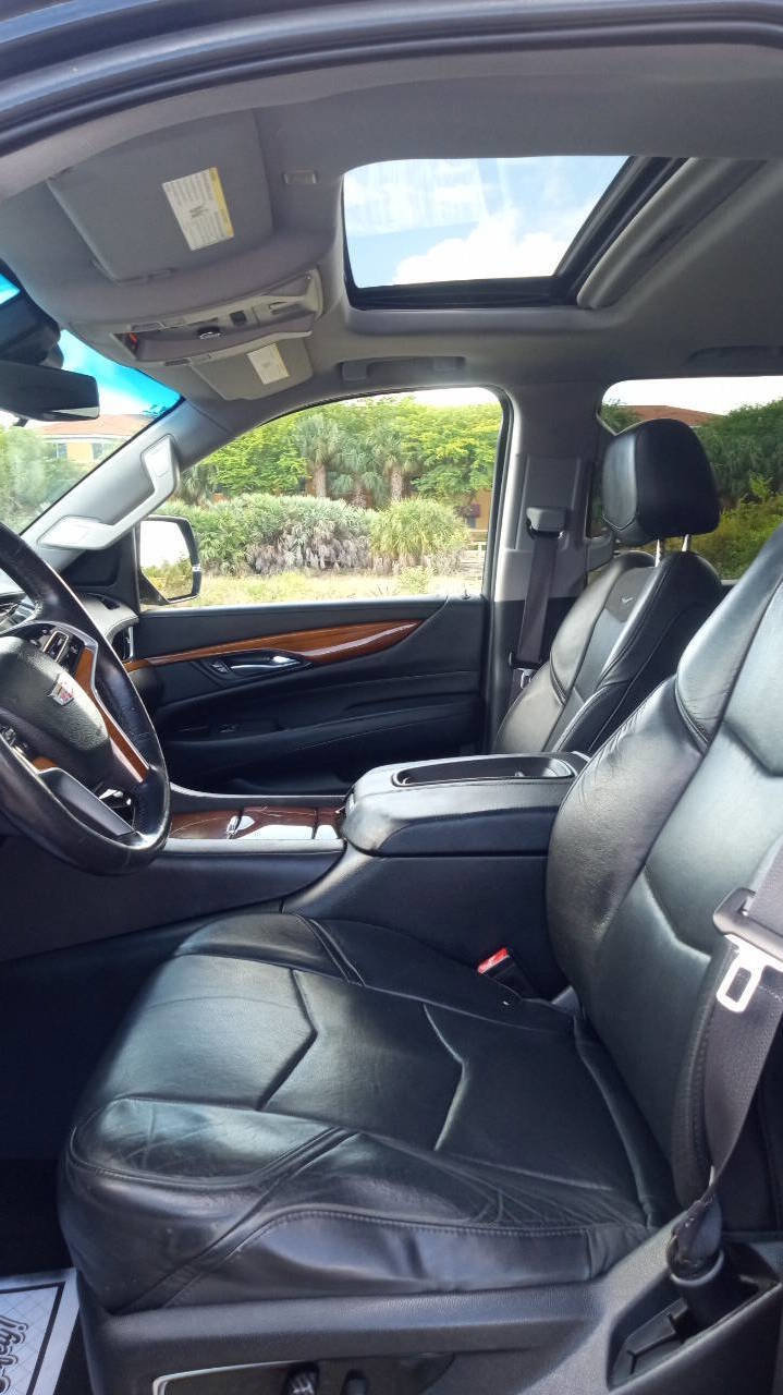 Used 2017 Cadillac Escalade ESV Luxury image 10