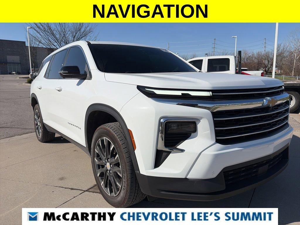 Used 2024 Chevrolet Traverse LT image 2