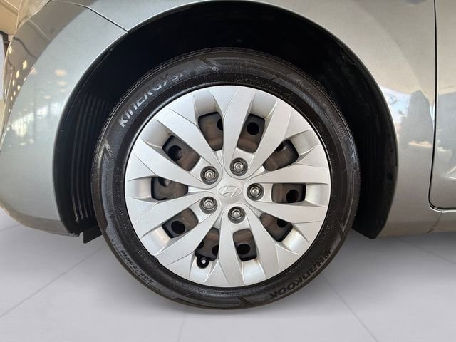 Used 2017 Hyundai Elantra GT FWD image 9