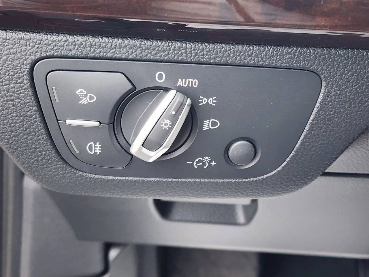 Used 2018 Audi Q5 2.0T Premium Plus w/ Premium Plus Package image 19