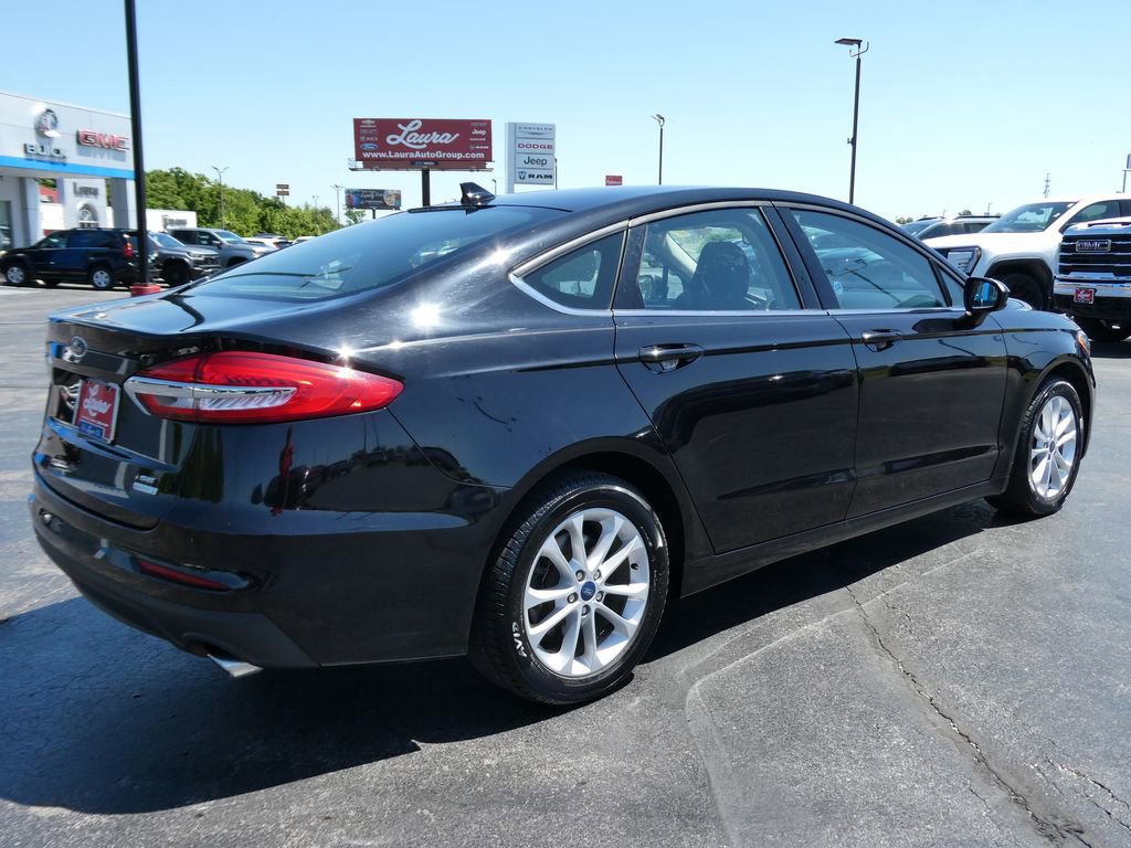 Used 2020 Ford Fusion SE FWD image 5