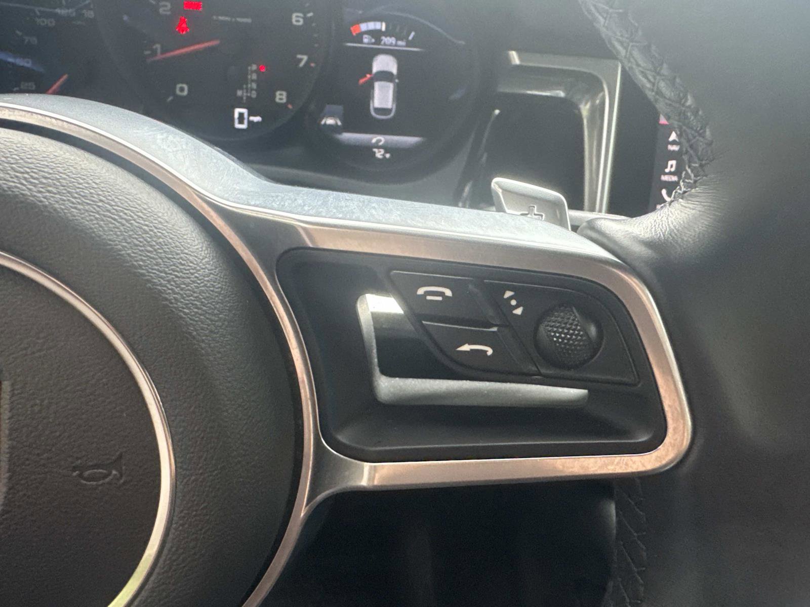 Used 2020 Porsche Macan image 26