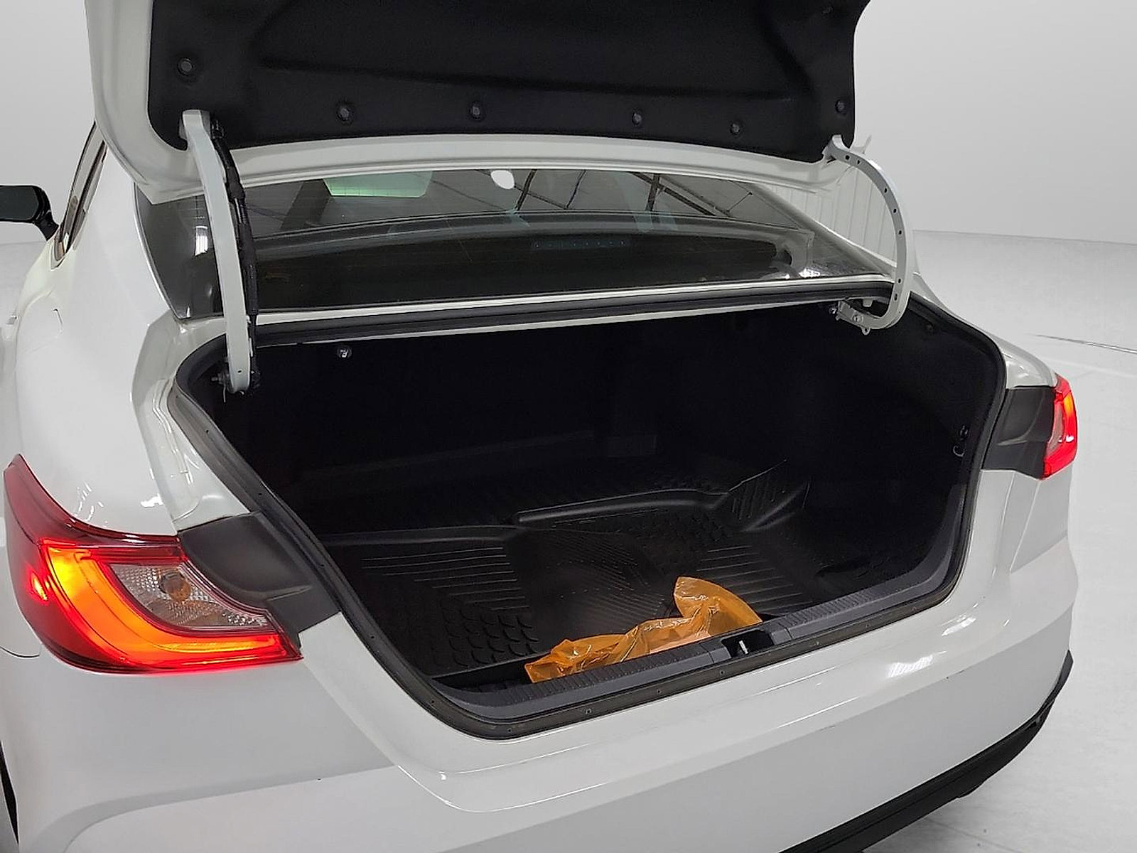Certified 2025 Toyota Camry SE FWD image 7