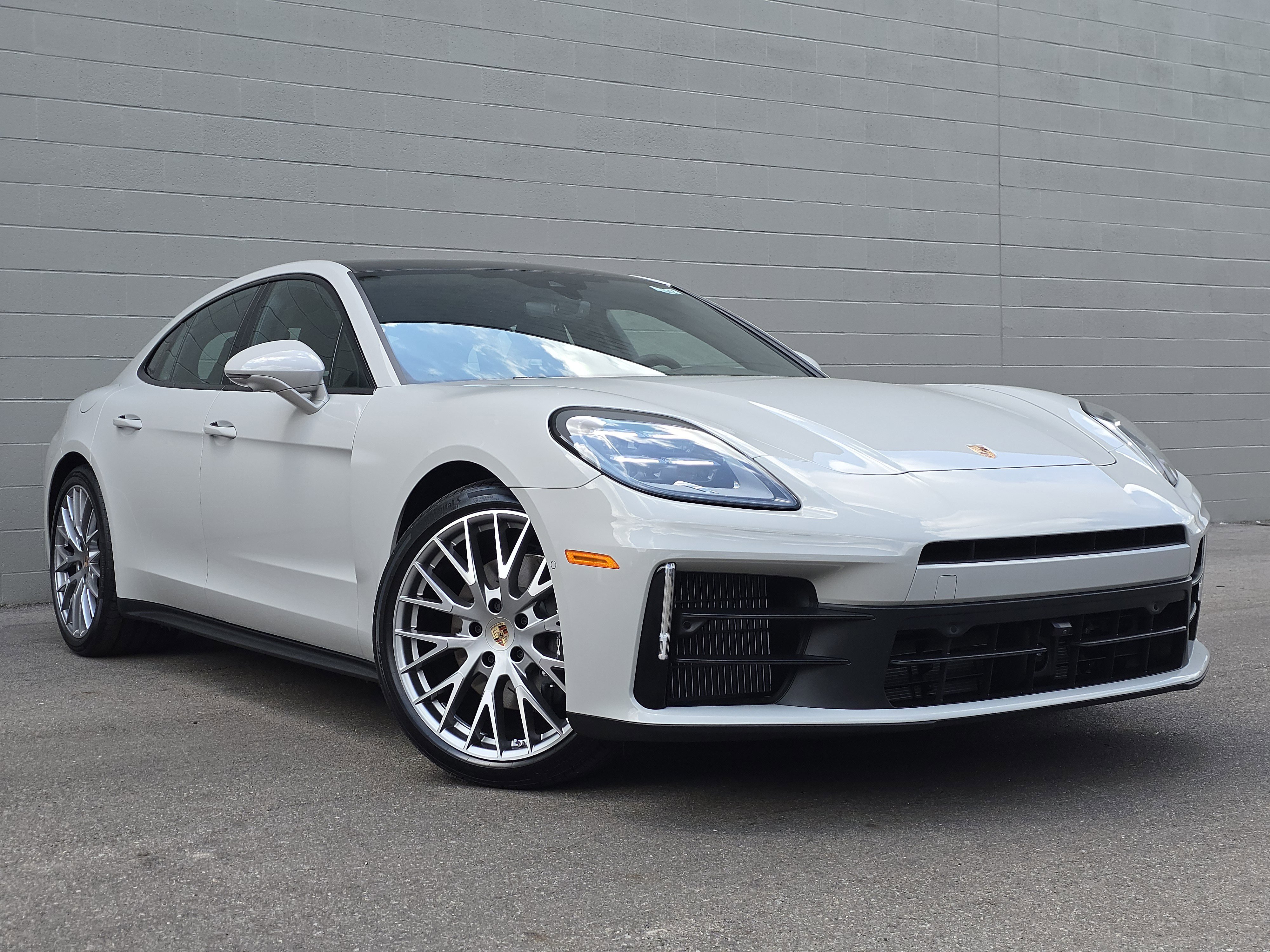 New 2025 Porsche Panamera 4 image 7