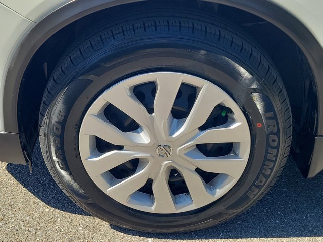 Used 2020 Nissan Rogue S image 11