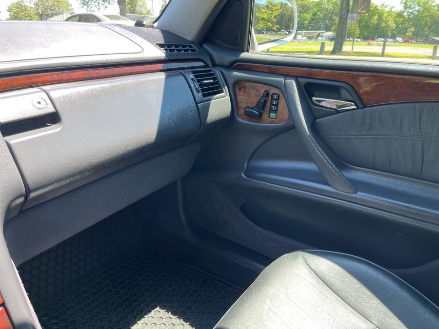 Used 2002 Mercedes-Benz E 320 4MATIC Wagon image 20