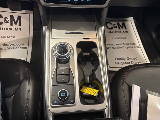 Used 2023 Ford Explorer XLT w/ Equipment Group 202A image 9