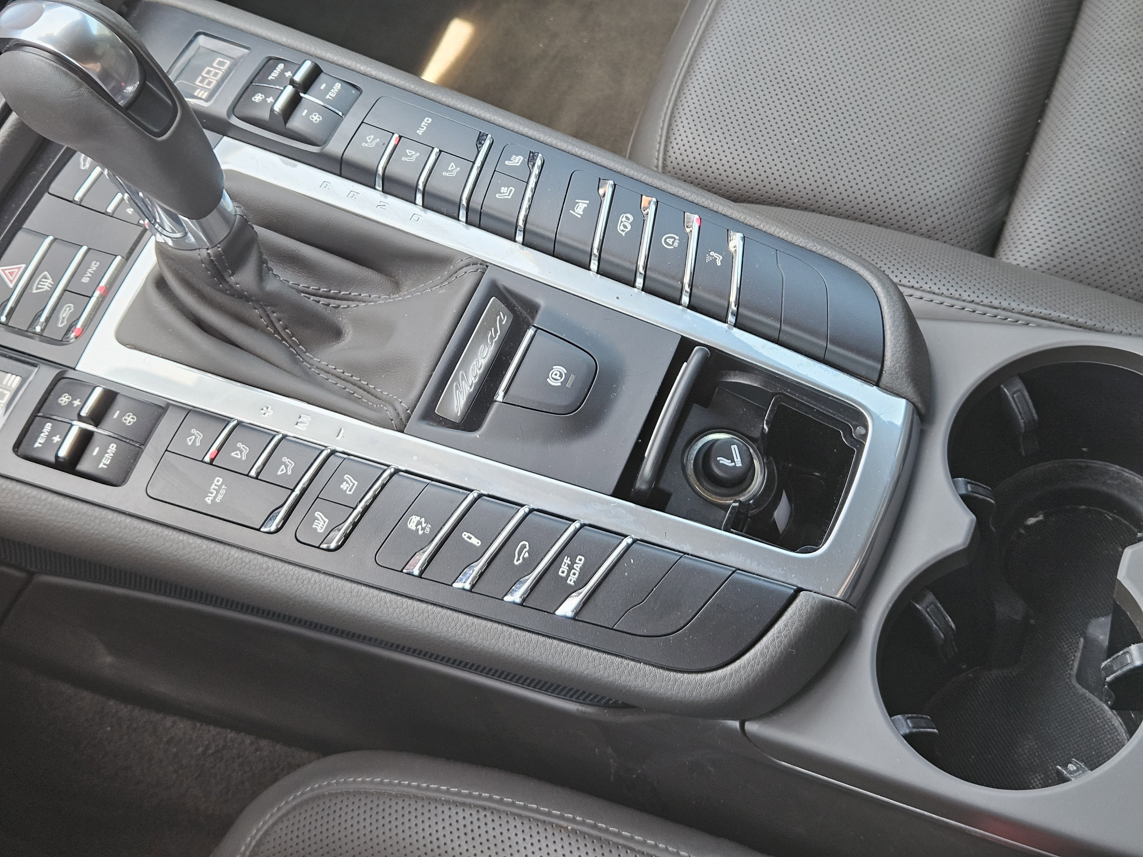 Certified 2020 Porsche Macan S AWD/4WD image 20