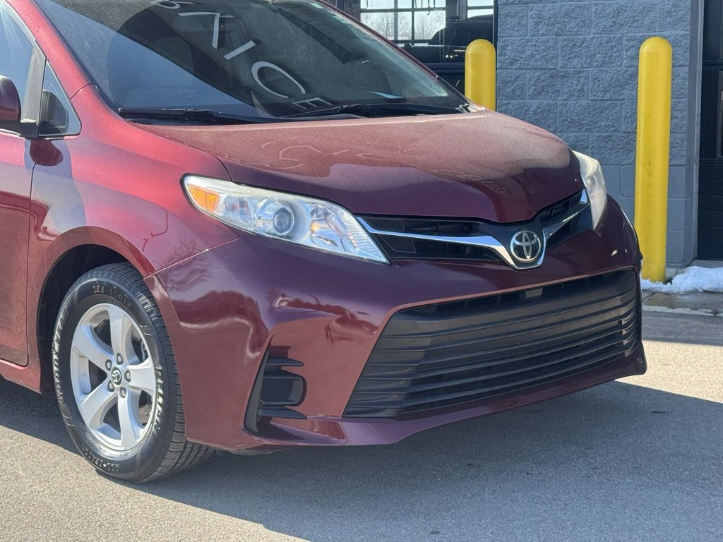 Used 2018 Toyota Sienna LE image 45