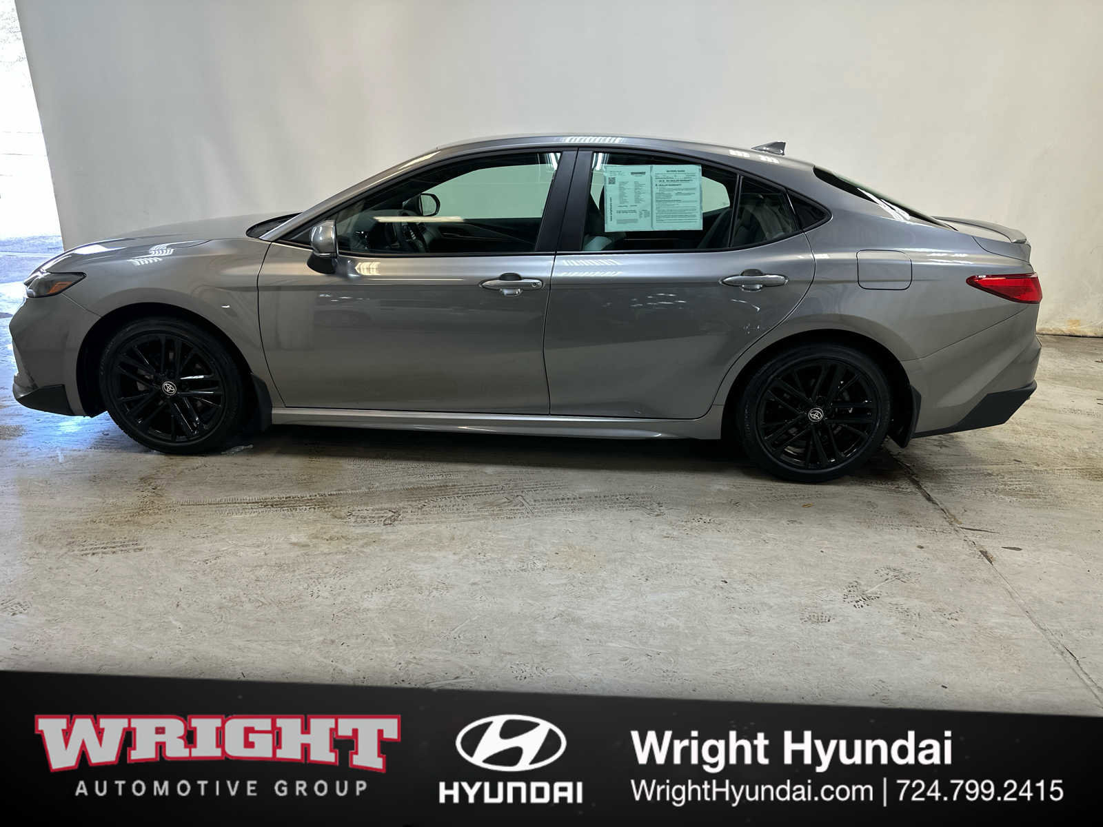 Used 2025 Toyota Camry SE w/ Convenience Package image 7