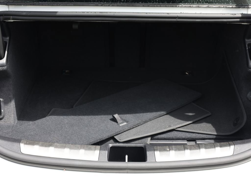 Used 2020 Porsche Taycan 4S w/ Premium Package image 8