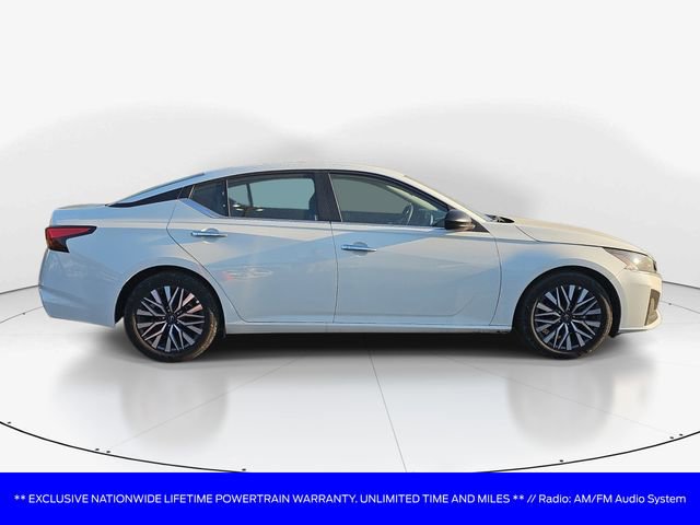 Used 2025 Nissan Altima 2.5 SV image 3