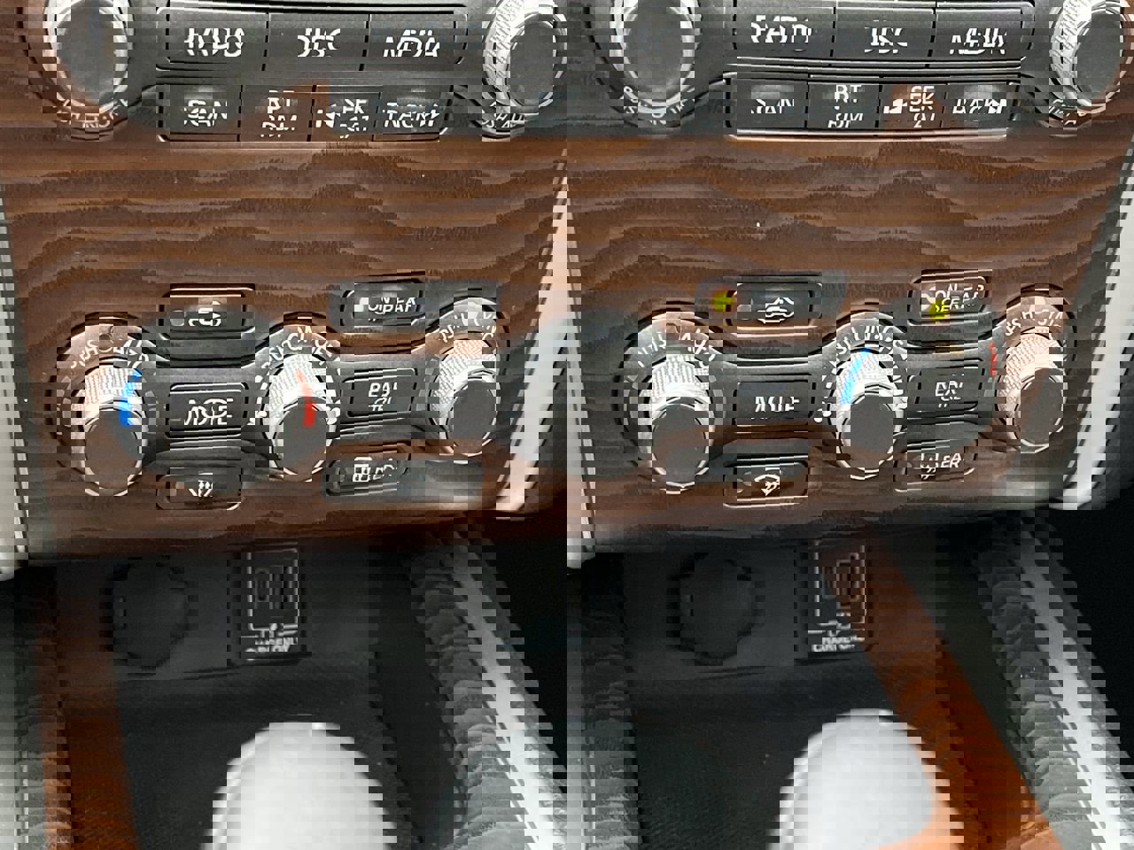 Used 2019 Nissan Pathfinder Platinum image 23