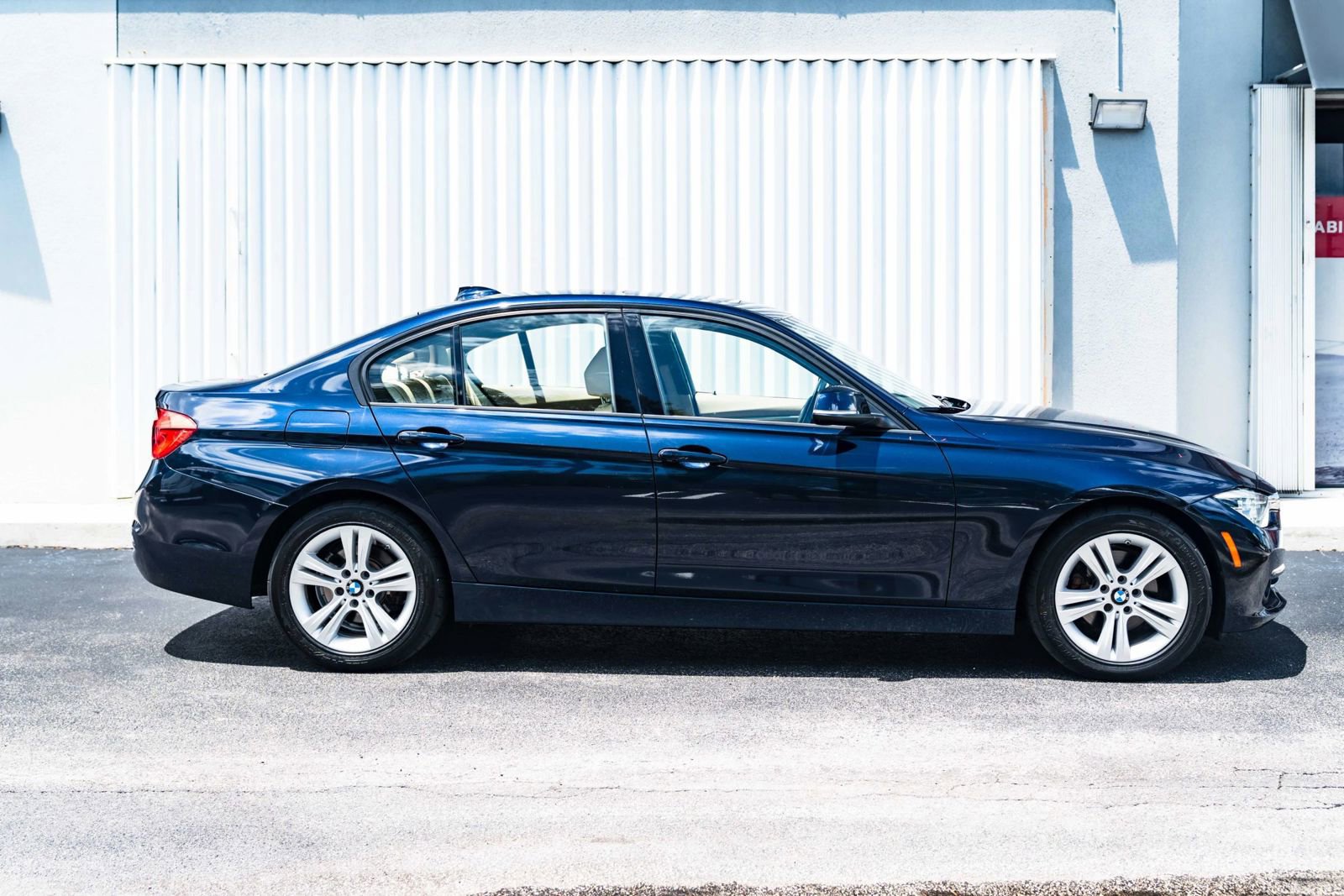 Used 2016 BMW 328i Sedan RWD image 3