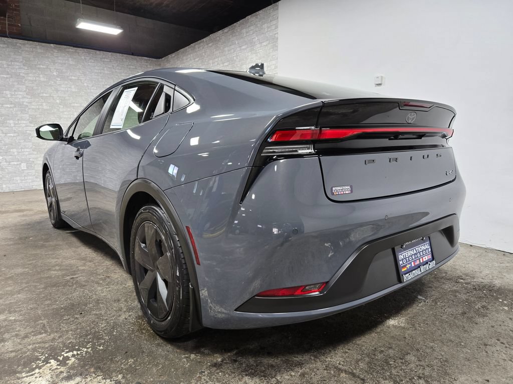 Used 2024 Toyota Prius LE AWD/4WD image 39