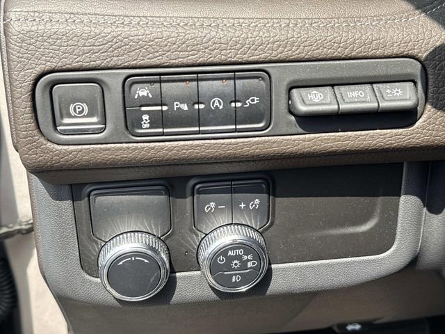 Used 2021 GMC Yukon Denali w/ Denali Premium Package image 27